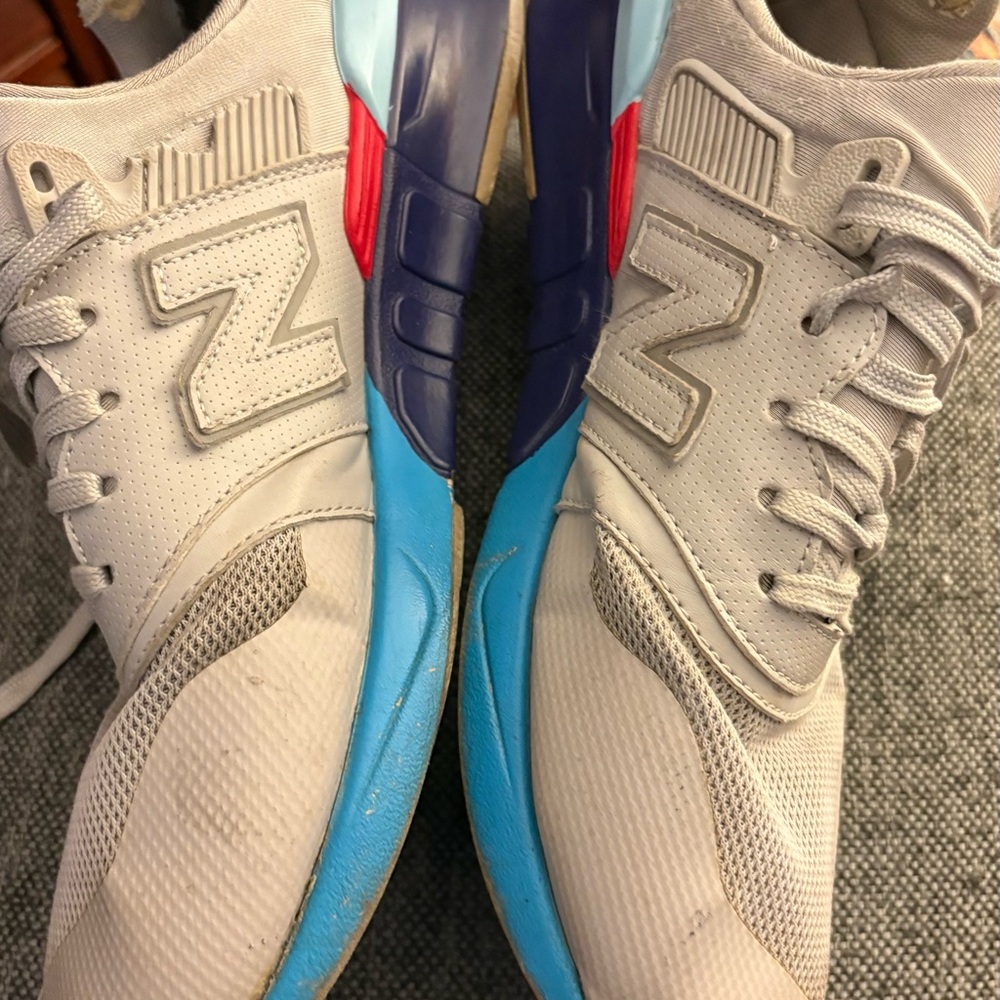 New Balance Men's Light Gray and Blue Sneakers